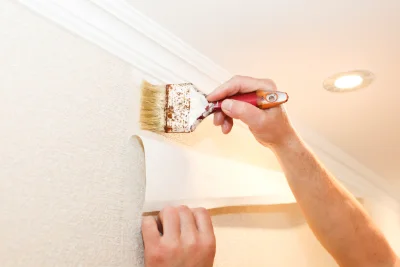Pose de papier peint à Saint-Planchers — revêtements muraux et toiles de verre